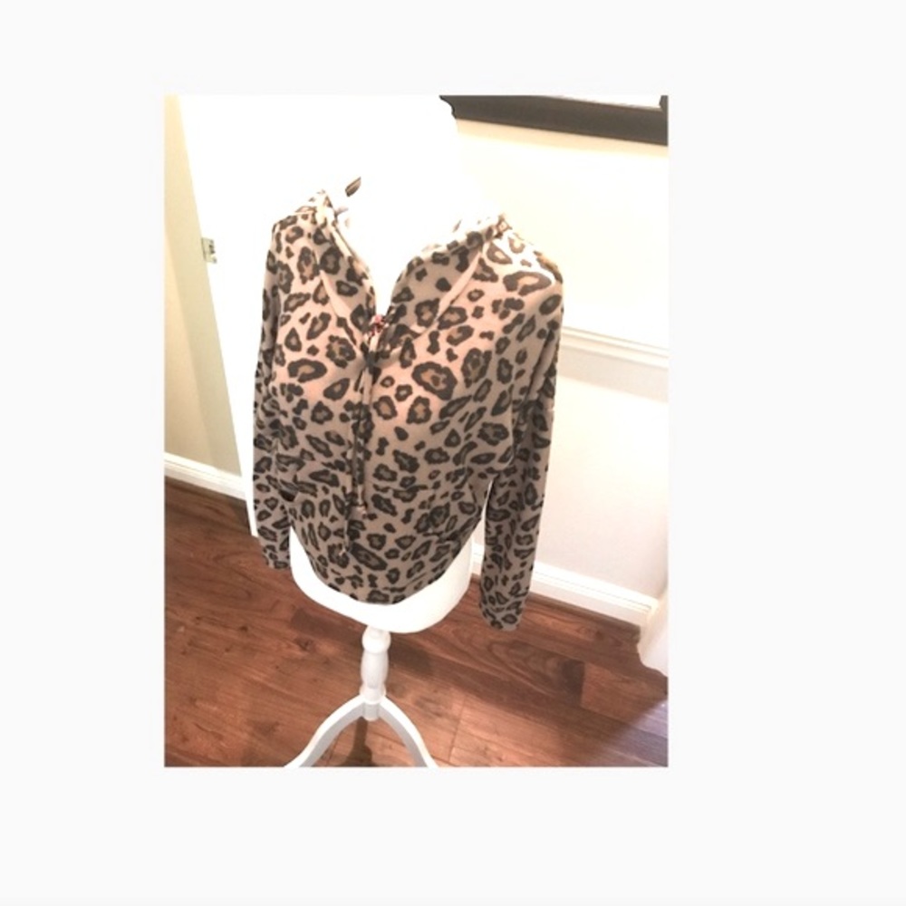Crop Leopard Top - Picture 4 of 8